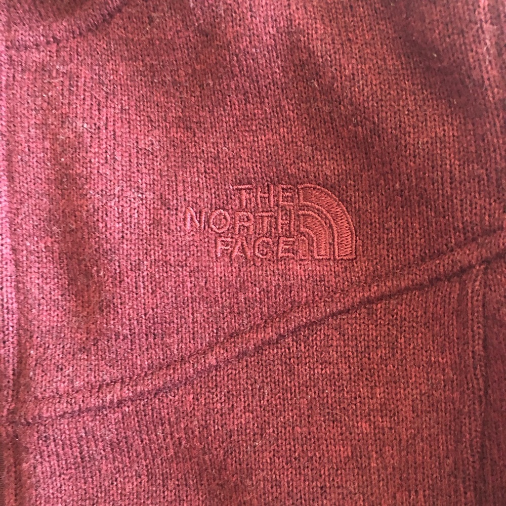 North face maroon half zip fleece sweatshirt